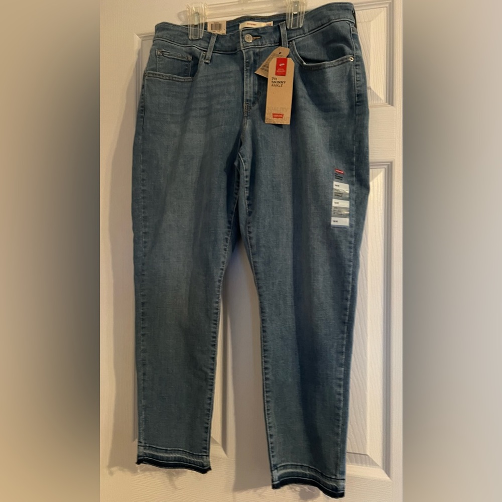 Levi’s 711 Women’s Skinny Ankle Jeans SZ 16W
